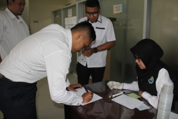 BNNK Garut Tes Urine Pegawai BPR Mustika Permai