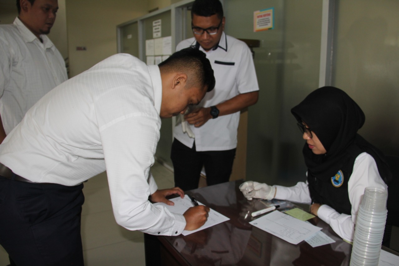 BNNK Garut Tes Urine Pegawai BPR Mustika Permai