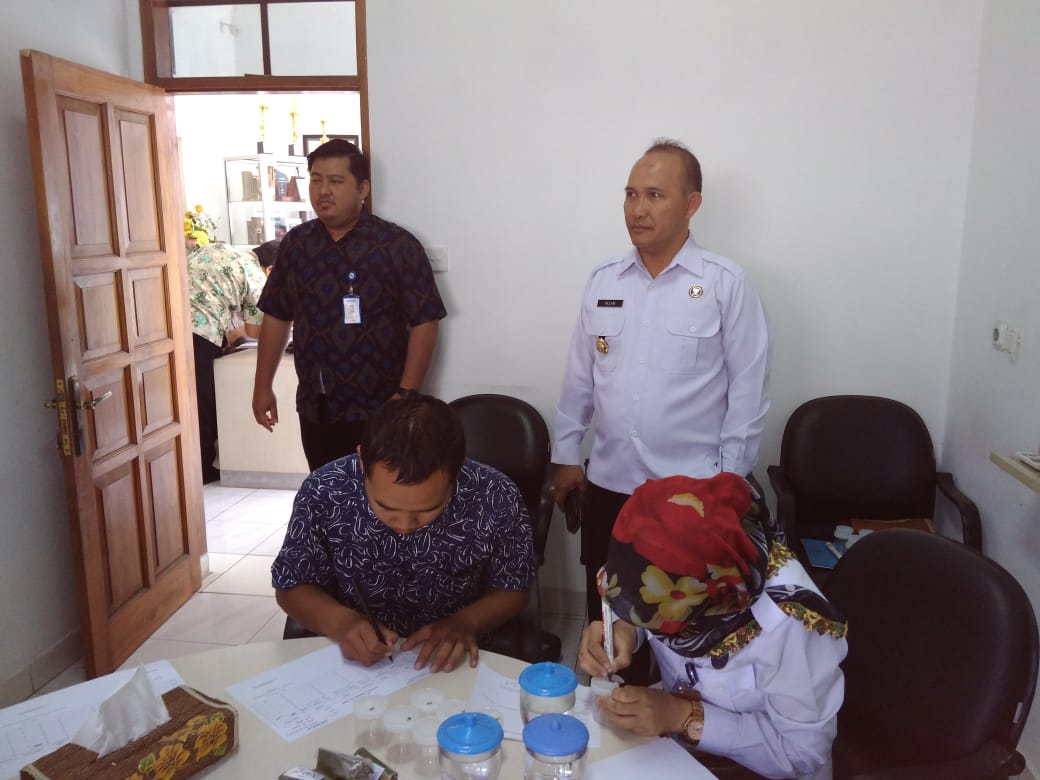 Pemberdayaan Masyarakat Anti Narkoba di Lingkungan Swasta (PNM Garut) melalui Test Urine Pemberdayaan Masyarakat Anti Narkoba di Lingkungan Swasta (PNM Garut) melalui Test Urine
