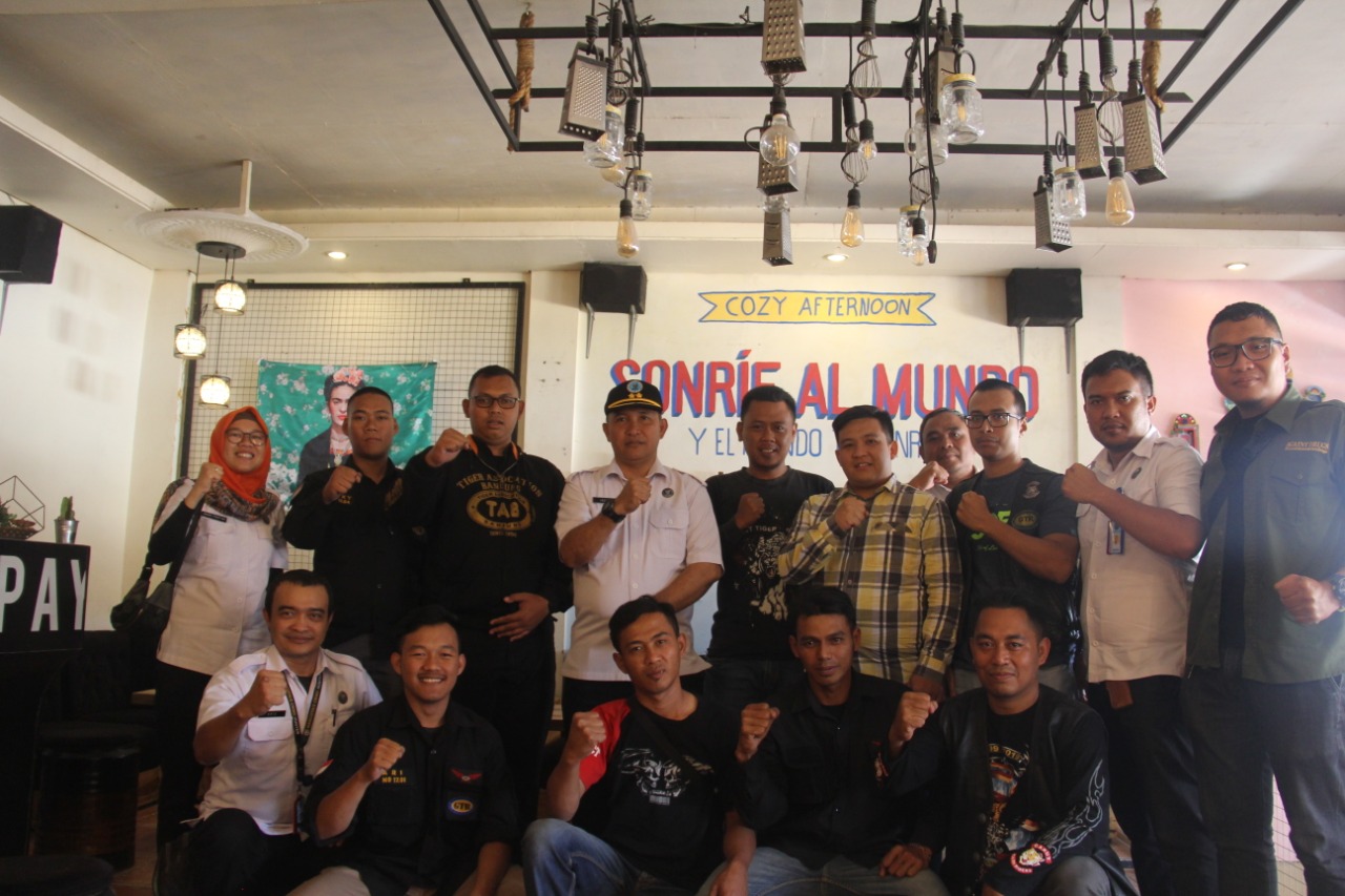 Pemberdayaan Masyarakat Anti Narkoba di Lingkungan Masyarakat (Komunitas Garut Tiger Rider) melalui Test Urine Pemberdayaan Masyarakat Anti Narkoba di Lingkungan Masyarakat (Komunitas Garut Tiger Rider) melalui Test Urine