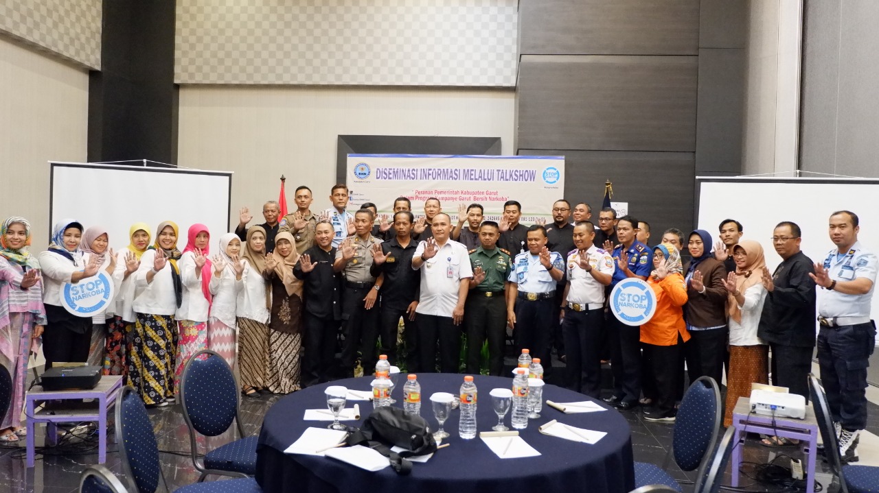 Kegiatan Diseminasi Informasi P4GN melalui Talkhow bersama Stakeholders dari kalangan SKPD Pemkab Garut Kegiatan Diseminasi Informasi P4GN melalui Talkhow bersama Stakeholders dari kalangan SKPD Pemkab Garut