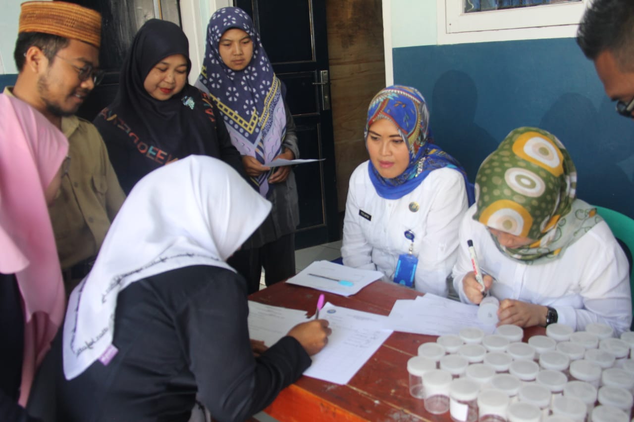 Pemberdayaan Masyarakat Anti Narkoba di Lingkungan Pendidikan (Madrasah Tsanawiyah NURUL AMIN Cilawu Garut) melalui Test Urine Pemberdayaan Masyarakat Anti Narkoba di Lingkungan Pendidikan (Madrasah Tsanawiyah NURUL AMIN Cilawu Garut) melalui Test Urine