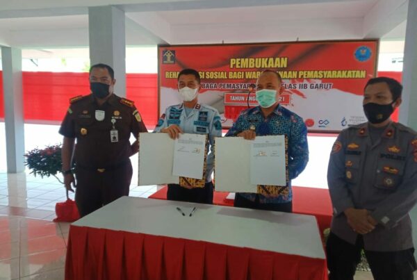 Penandatanganan Kerja Sama Program Rehabilitasi Sosial Bagi Warga Binaan Lapas Kelas II B Garut