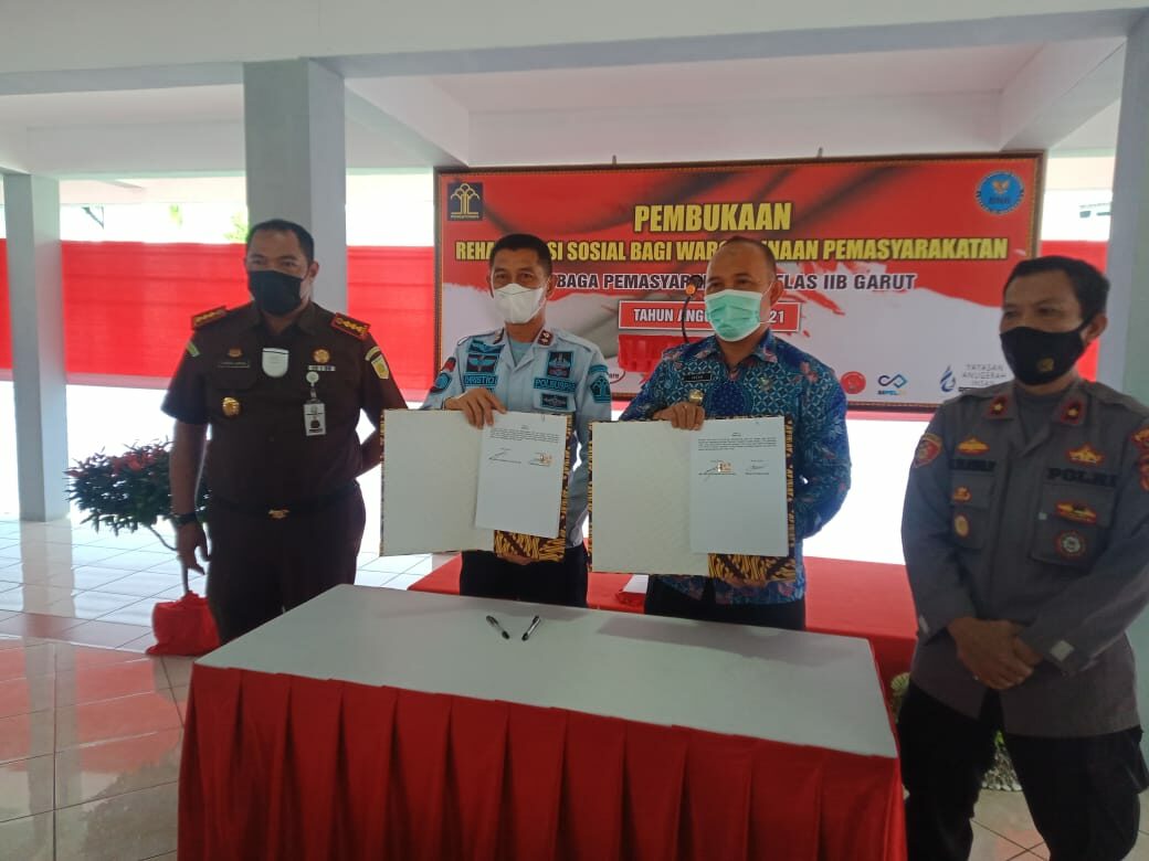 Penandatanganan Kerja Sama Program Rehabilitasi Sosial Bagi Warga Binaan Lapas Kelas II B Garut