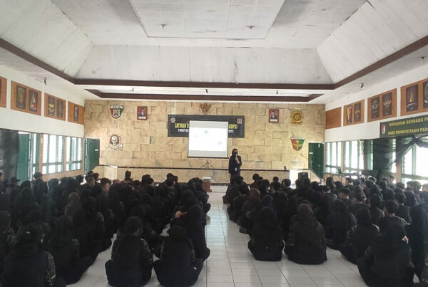 BNNK Garut Gelar Sosialisasi Bahaya Narkoba dalam Pelatihan Dasar Kepemimpinan dan Bela Negara UNIGA