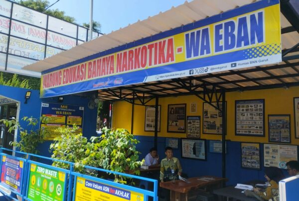 Piket Siaga P4GN BNNK Garut Memandu Pengunjung di Warung Edukasi Bahaya Narkotika (WAEBAN) BNNK Garut Piket Siaga P4GN BNNK Garut Memandu Pengunjung di Warung Edukasi Bahaya Narkotika (WAEBAN) BNNK Garut