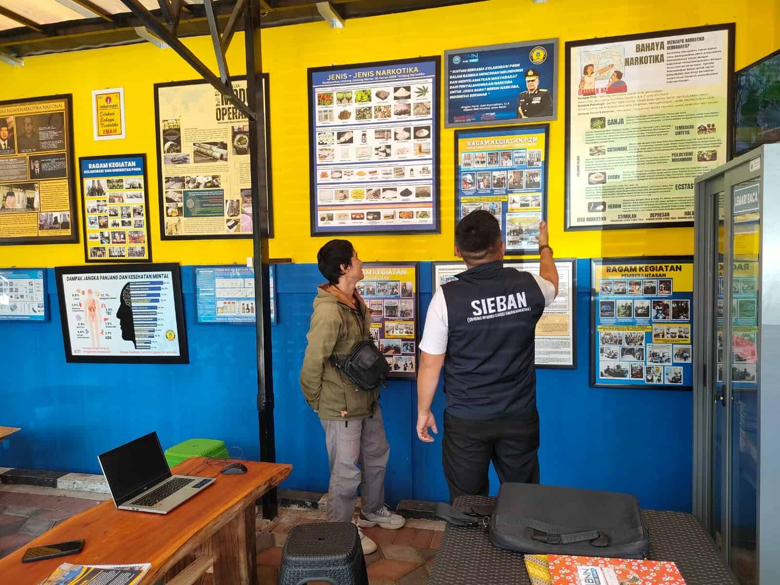 PIKET SIAGA P4GN DI WARUNG EDUKASI BAHAYA NARKOTIKA (WA EBAN) BNNK GARUT