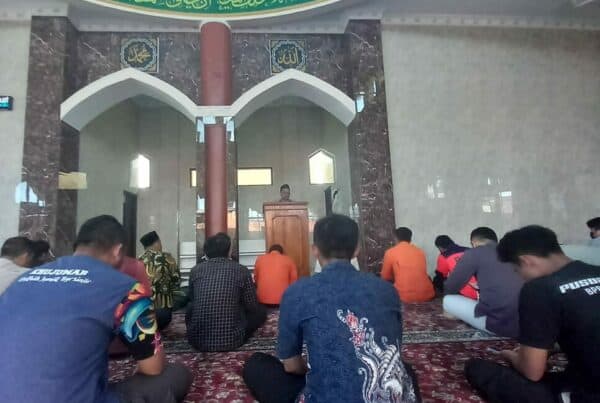 Khutbah Jumat Garut BERSINAR Intervensi Sosial Berbasis Keagamaan di Lingkungan Masjid Al Muwadhif Khutbah Jumat Garut BERSINAR Intervensi Sosial Berbasis Keagamaan di Lingkungan Masjid Al Muwadhif