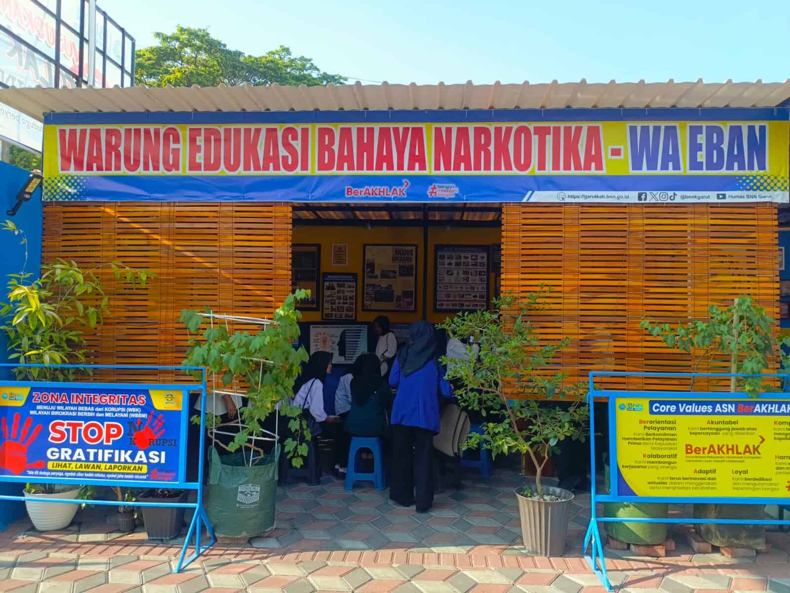 PIKET SIAGA P4GN DI WARUNG EDUKASI BAHAYA NARKOTIKA (WA EBAN) BNNK GARUT PIKET SIAGA P4GN DI WARUNG EDUKASI BAHAYA NARKOTIKA (WA EBAN) BNNK GARUT