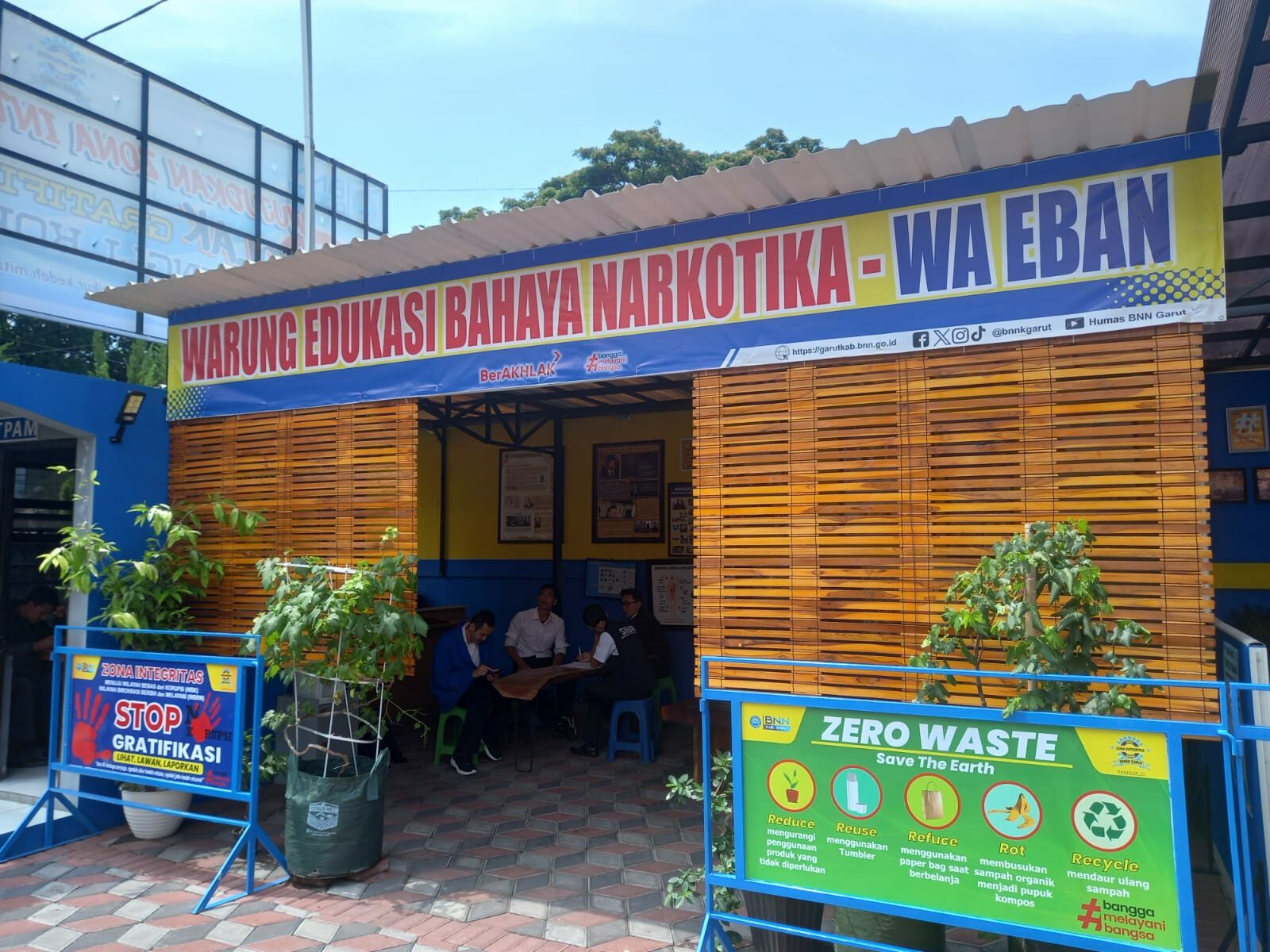 PIKET SIAGA P4GN DI WARUNG EDUKASI BAHAYA NARKOTIKA (WA EBAN) BNNK GARUT