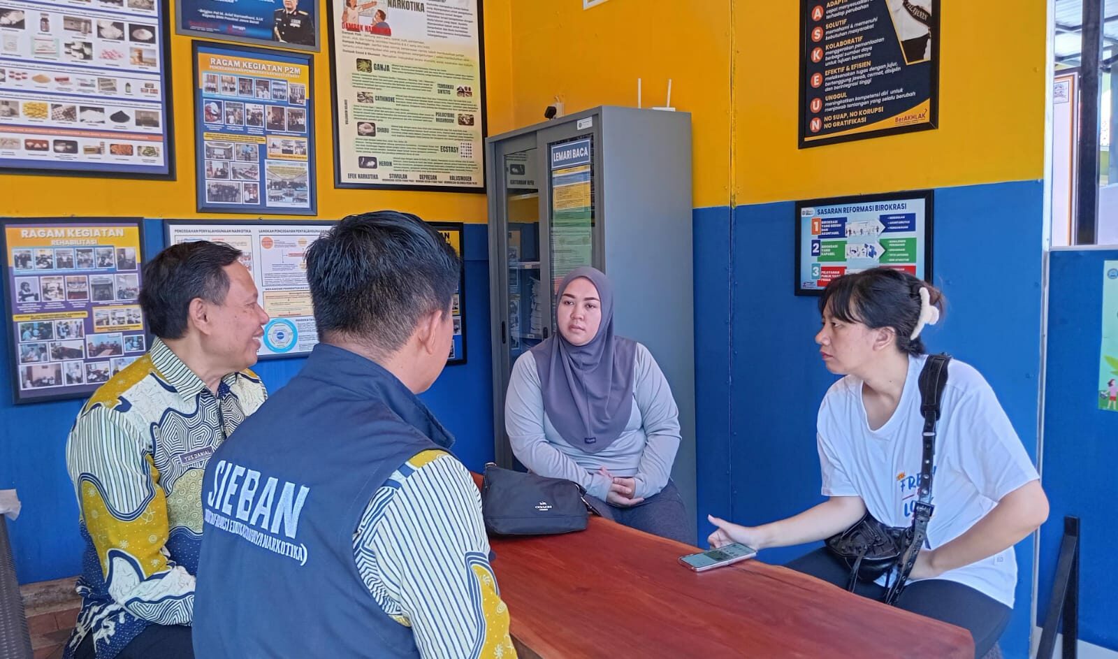 PIKET SIAGA P4GN DI WARUNG EDUKASI BAHAYA NARKOTIKA (WA EBAN) BNNK GARUT PIKET SIAGA P4GN DI WARUNG EDUKASI BAHAYA NARKOTIKA (WA EBAN) BNNK GARUT