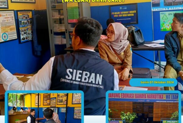 PIKET SIAGA P4GN BNNK GARUT LAYANAN INOVASI EKTERNALISASI, MEMANDU PENGUNJUNG DI WARUNG EDUKASI BAHAYA NARKOTIKA (WA EBAN) BNNK GARUT