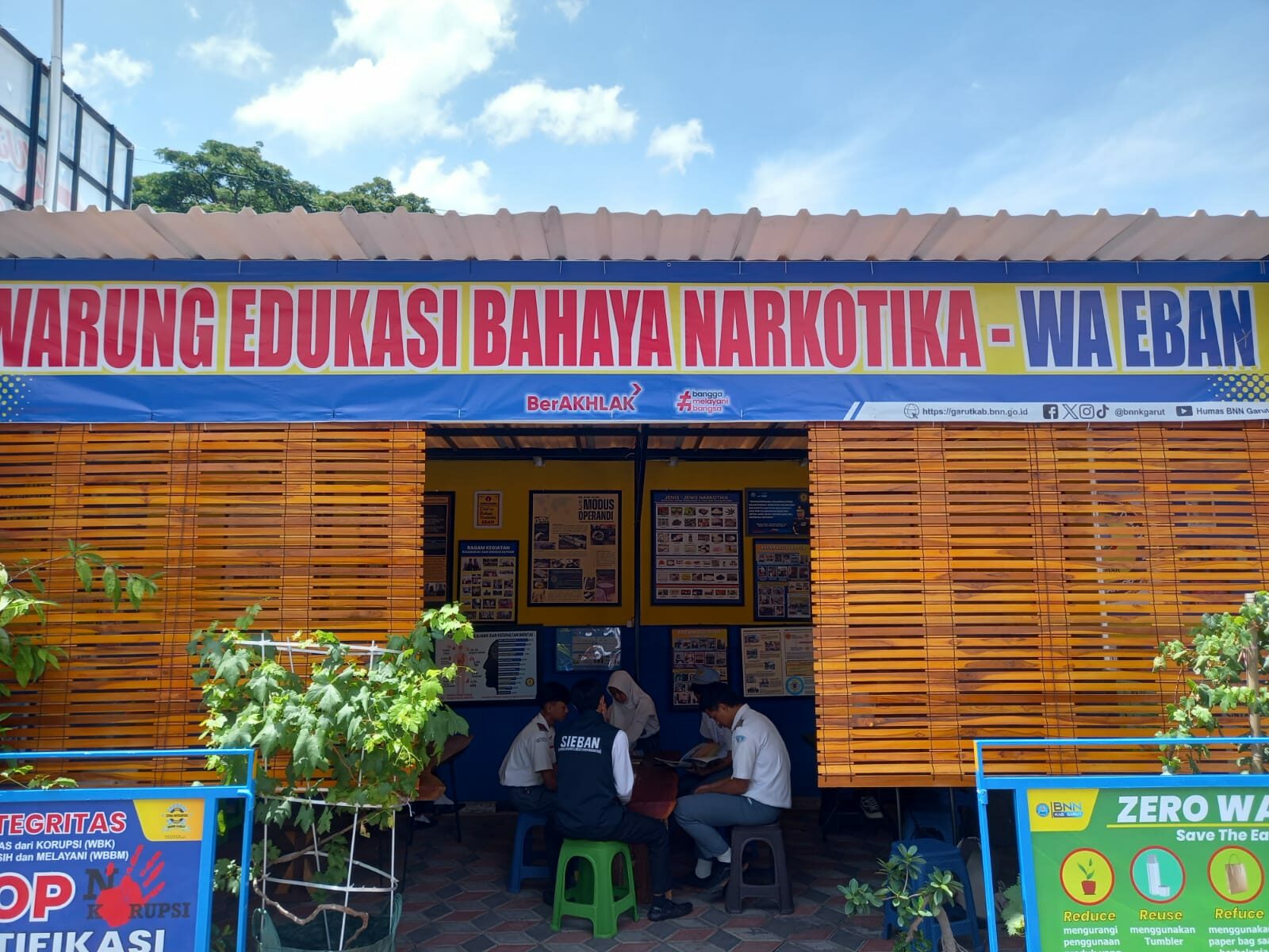 PIKET SIAGA P4GN DI WARUNG EDUKASI BAHAYA NARKOTIKA (WA EBAN) BNNK GARUT