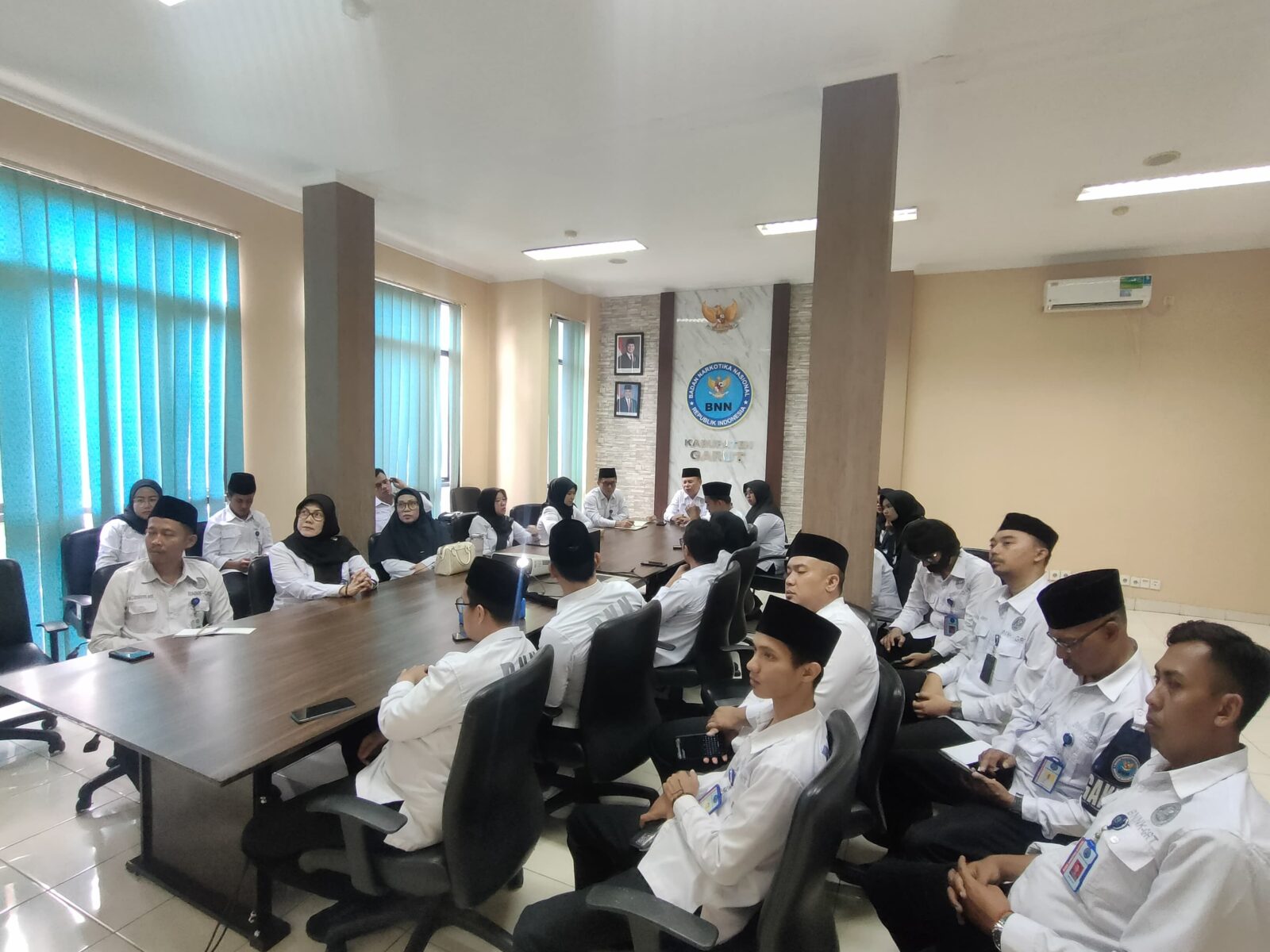BNNK Garut Gelar Rapat Evaluasi Reward & Punishment Pembangunan ZI BNNK Garut Gelar Rapat Evaluasi Reward & Punishment Pembangunan ZI
